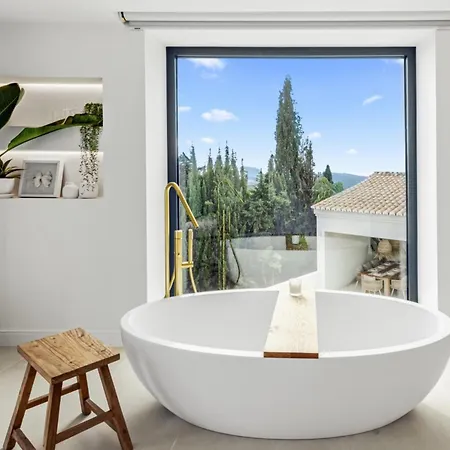 Holiday home Exclusive And Elegance Seni, Pool *