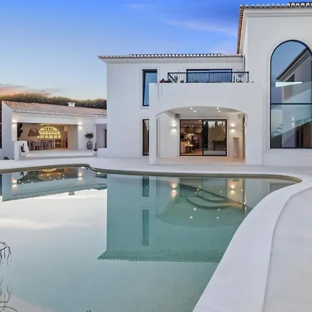 Holiday home Exclusive And Elegance Seni, Pool *