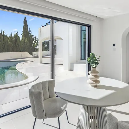 Holiday home Exclusive And Elegance Seni, Pool