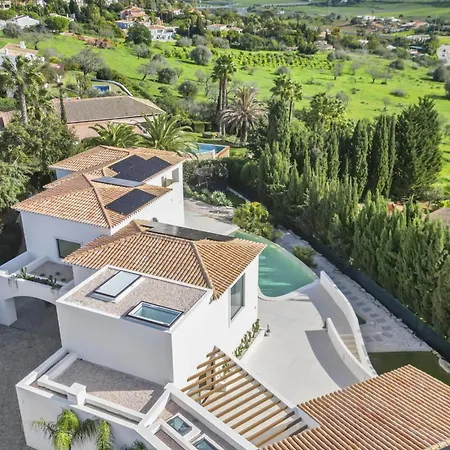 Exclusive And Elegance Seni, Pool Holiday home